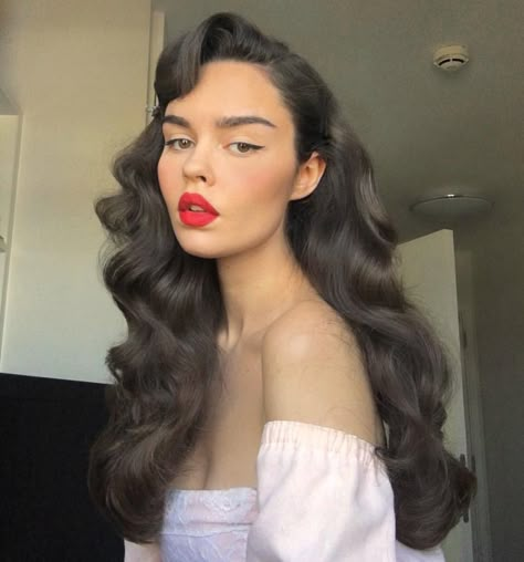 Pin curled natural long hair! #longhair #longhairstyles #retro #retrofashion #offtheshoulder #redlips #1950s #hairstyles Wedding Hairstyles Vintage, Vintage Bangs, Hairstyles Vintage, 1950s Hairstyles, Vintage Curls, 50s Hairstyles, Vintage Wedding Hair, Pin Curls, Long Dark Hair