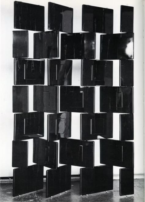 Eileen Gray Black Block Screen 1923 Eileen Gray Furniture, Eileen Gray, Folding Screen, Grey Art, Screen Design, Abstract Sculpture, Objects Design, Black Interior, 인테리어 디자인