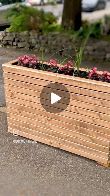 Marie | DIY Montreal on Instagram: "Counting down my top posts of the year! Here's no.4 👉 What's holding up the flower boxes? 🌻 I get this question every time I make one of these planters. Well, now you know! Build plans and how-to video link 👉 @diymontreal #top10 #planterbox #flowerbox #woodworks #diy #flowersofinstagram #flowerboxes #plantersofinstagram #planter" Pallet Flower Box, Garden Bike Storage, Building Planter Boxes, Diy Montreal, Wood Flower Box, Wooden Flower Boxes, Ikea Plants, Outdoor Shower Diy, Planter Box Plans