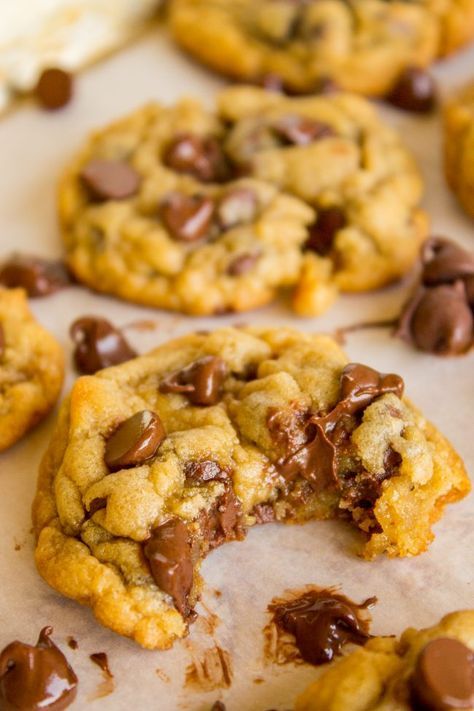 Cream Cheese Chocolate Chip Cookies, The Food Charlatan, Gooey Cookies, Chewy Cookies, Easy Chocolate Chip Cookies, Food Charlatan, Chewy Chocolate Chip, Chewy Chocolate Chip Cookies, Köstliche Desserts