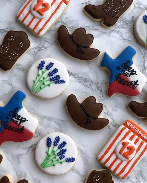 Deep in the ♥️ of Texas! Loved doing some Texas themed cookies for a friend that has family visiting from out-of-state! Hopefully they will… Texas Cookies Decorated, Texas Cookies, Retirement Cookies, Texas Theme, Food Decorating, Belle Birthday, Themed Cookies, Chocolate Covered Treats, Costume Inspo