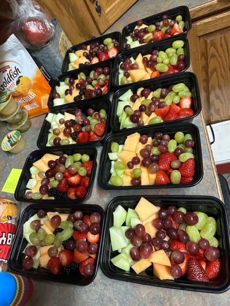 Fruit Bowl Lunch Ideas, Fruit Salad Lunch, Fruit And Vegetable Meal Prep, Fruit And Salad Diet, Homeschool Meal Prep, Meal Prep Fruit Bowls, Fruits And Vegetables Meal Plan, Veggie And Fruit Diet Meals, Fruit And Vegetable Diet Meal Plan