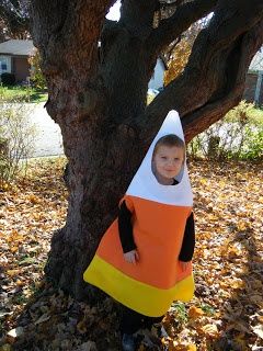 candy corn costume homemade | mamanjackjack.blogspot.com Olive Costume, Traffic Cone Costume, Candy Corn Halloween Costume, Costume Ideas For Teachers, Valentines Halloween, Sew Costume, Diy Candy Corn, Halloween Halloween Costumes, Corn Costume