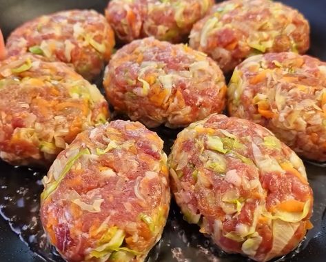 Vegetable Meatballs, Veggie Meatballs, Minced Beef Recipes, Mince Recipes, Beef Recipes Easy, Cabbage Recipes, Idee Pasto Sano, Meatball Recipes, Beef Dishes