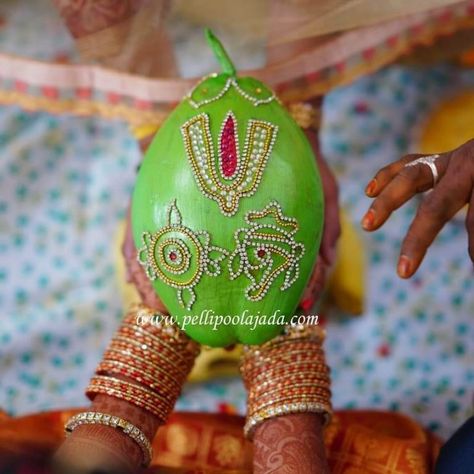 Spectacular Kobbari Bondam Designs For Your Muhurtham - ShaadiWish Leaf Decor Wedding, Kalash Decoration, Coconut Decoration, Poola Jada, Kobbari Bondam, South Indian Bridal Jewellery, Wedding Gift Pack, Wedding Background Decoration, Bridal Gift Wrapping Ideas