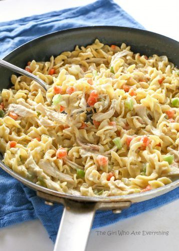 31-chicken-noodle-skillet Chicken Noodle Skillet, Chicken And Egg Noodles, Creamy Chicken Noodle, Noodle Dinner, Chicken And Noodles, The Girl Who Ate Everything, Skillet Dinners, Skillet Meals, Noodle Dishes