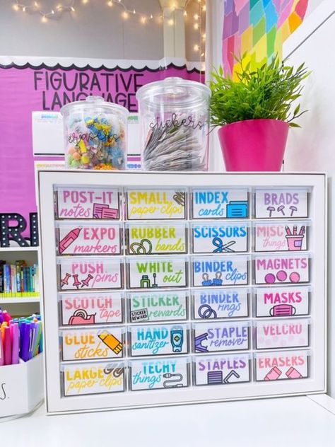 back to school supplies for elementary teacher Teacher Tool Box Organization, Teacher Essentials Supplies, Teacher Storage Organization, Teacher Tool Box Labels, Small Classroom Setup, Teacher Tool Box, Teacher Toolbox Organizer, Teacher Supplies Organization, Books Organizer