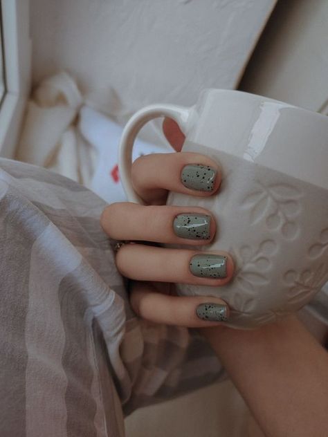 Autumn Nude Nails, Nude Autumn Nails, Speckle Nails, Autumn Aesthetic Nails, Nails Aesthetic Autumn, Autumn Nails Design Ideas, Autumn Nails Aesthetic, Cute Autumn Nails, Autumnal Nails