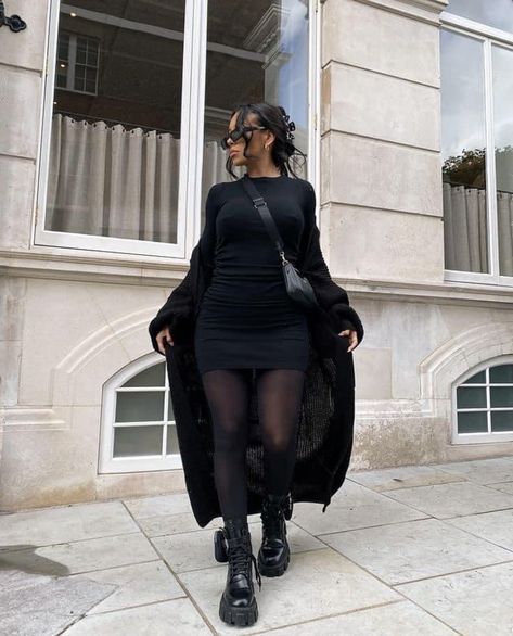 Baddie Winter Outfits Cold, Black Outfits Ideas, Fall Haircuts, Black Dress Outfit Casual, Black Fall Outfits, All Black Outfits, Mode Rihanna, Medium Length Haircuts, Hairstyles For Thick Hair