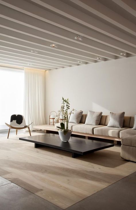 Among the most relevant interior design trends for 2021, Luxury Minimal Design is a top one. #luxurydesign #luxuryminimaldesign #luxuryinteriors #luxuryinteriordesign #luxuryfurniture Interior Boho, Interior Minimalista, Blue Living Room, Hem Design, Home Room Design, Minimalist Living Room, A Living Room, Cheap Home Decor, Living Room Inspiration