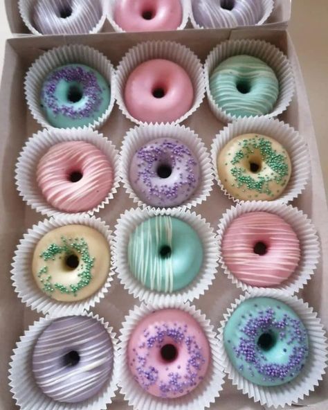 Small Donuts Ideas, Donut Party Cupcakes, Colorful Donuts Ideas, Cute Donuts Ideas, Donut Cupcakes Ideas, Decorating Donuts Ideas, Fancy Donuts Ideas, Dounats Decoration, Birthday Doughnut Ideas