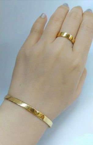 Latest gold bracelet and ring designs - Simple Craft Ideas Simple Kada Designs Gold, Simple Gold Kada Design For Women, Latest Gold Kada Design For Women, Women Bracelets Gold Indian, Latest Bracelet Designs Gold For Women, Kada Bracelet Gold For Women, Latest Gold Bangles For Women, Bracelets Tattoo, Bracelet Tattoos