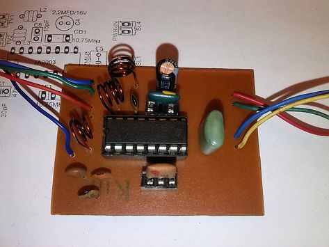 Dilshan R Jayakody’s Web Log: CD2003 - yet another simple FM radio receiver Box Radio, Basic Electronics, Sw Radio, Circuit Board Design, Fm Radio Receiver, Radio Design, Radio Channels, Electronic Projects, Diy Tech