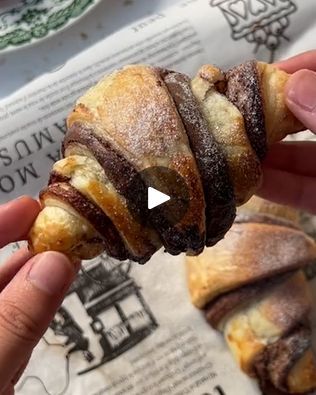 Three-Ingredient Nutella Croissants 🥐🍫 | croissant, ingredient | And it only takes three ingredients 🥐🍫 | By FOODbibleFacebook Last Min Dessert, Food To Make With Puff Pastry, Nutella Croissant Pillsbury, Baking With Nutella, Puff Pastry And Nutella, Puff Pastry Nutella Recipes, Pastry Puff Recipes Desserts, Things To Make With Nutella, Puff Pastry Nutella