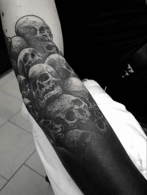 Biomech Tattoo, Black Sleeve Tattoo, J Tattoo, Skull Sleeve Tattoos, Skull Sleeve, Blackout Tattoo, Scary Tattoos, Tato Lengan, Creepy Tattoos