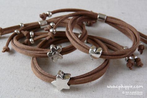 Unique Gifts For Girls, Leather Jewellery, Homemade Jewelry, Bracelet Cuir, Handmade Jewelry Diy, Beaded Bracelets Diy, Leather Bracelets, Bracelet Crafts, Plaid Skirt