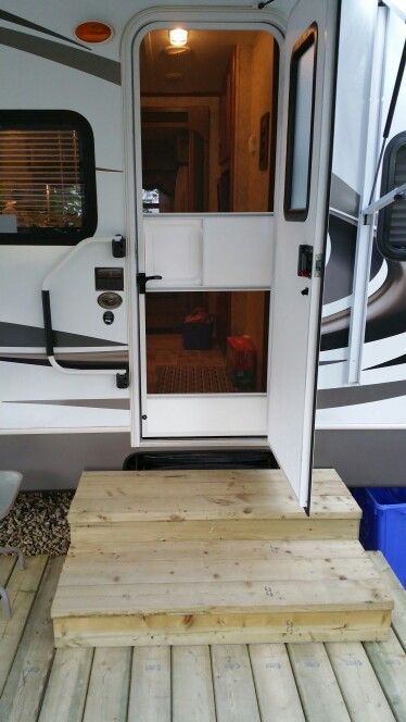 Restored Campers, Rv Patio Ideas, Rv Decks, Camper Deck, Rv Deck, Campsite Decorating, Portable Deck, Camper Steps, Trailer Deck