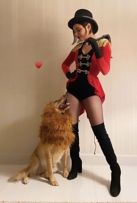 Ring Leader Outfit Drawing, Ring Master Halloween Costume, Ringmaster Halloween Costume, Cute Circus Outfits, Magician Costume Female, Ringmaster Costume Womens, Ring Master Costume Womens, Halloween Circus Costumes, Halloween Costumes Circus