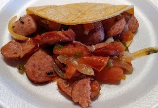 Sausage a la Mexicana Mexican Sausage Recipes, Sausage Tacos, Mexican Sausage, Sausage Sauce, Fatty Foods, Homemade Meatloaf, Mexican Sauce, Breakfast Meals, Beef Sausage