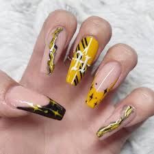 Harry Potter Hufflepuff Nails, Hufflepuff Inspired Nails, Hufflepuff Nail Designs, Hufflepuff Acrylic Nails, Hufflepuff Nail Art, Harry Potter Inspired Nails, Harry Potter Nails Designs Hufflepuff, Huffle Puff Nails, Hufflepuff Nails