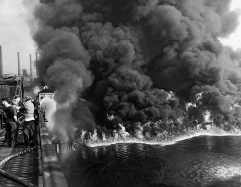 The Cuyahoga River catches fire near Cleveland, Ohio. Unrestricted dumping of waste by local industries, leaving the river clotted with oil and other combustible effluent, is blamed. This was just one of a series of fires that plagued the river between 1936 and 1969. Case Western Reserve University, Ohio History, Water Pollution, Ohio River, Northeast Ohio, Lake Erie, 7th Grade, Teaching Science, Cleveland Ohio