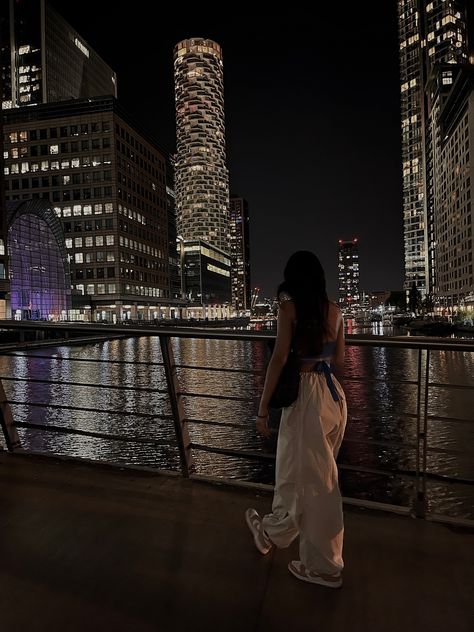 Brown haired girl, blue top, beige trousers, city lights, night time, bridge, thames London Night Photoshoot, Photoshoot Ideas City Night, Photo Night Ideas, Aesthetic City Photos, City Pics Instagram, Chicago City Pictures, City Light Photoshoot, Nighttime Downtown Photoshoot, Downtown Pictures At Night