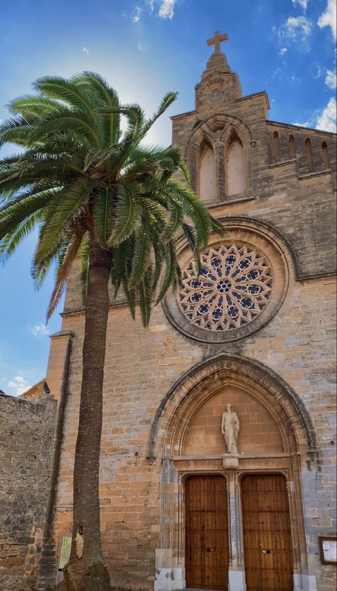 Alcudia Old Town, Spanish Pictures, Mallorca Travel, Barcelona Aesthetic, Amalfi Coast Positano, Spain Aesthetic, Road Trip Places, Summer Destinations, Europe Summer