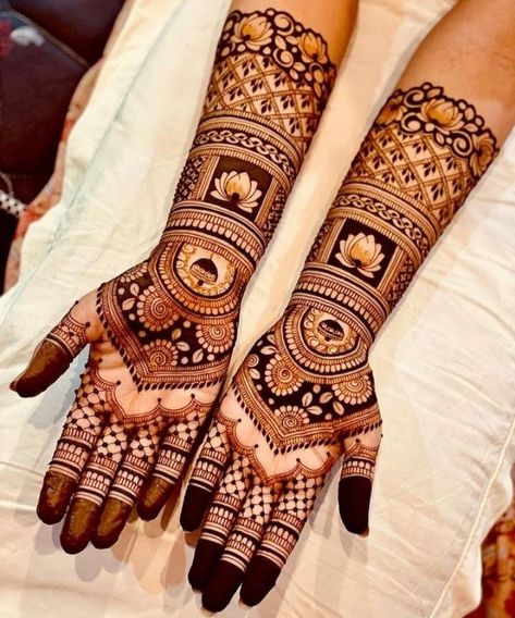 Bridal Mehndi Arabic Design Heavy Mahendi Designs, Indian Mahendi Design Full Hand, Sider Mehndi Design Full Hand, Bridal Mehendi Designs Front Hands, Mehendi Designs For Bride Back Hand, Sider Mahendi Design, Mehendi For Bridesmaid, Heavy Mehendi Designs For Hands, Bridesmaid Mehndi Designs