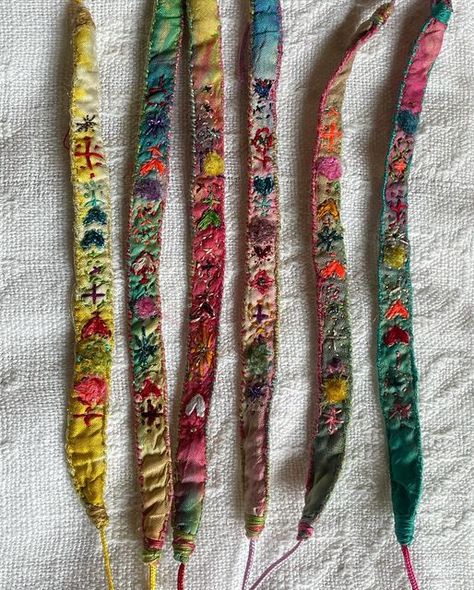 String Artwork, Embroidery Thread Bracelets, Instagram Song, Fiber Art Jewelry, Embroidered Bracelet, Embroidery Bracelets, Handmade Jewlery, Fabric Bracelets, Bologna Italy