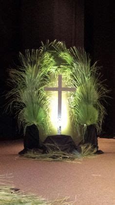 Easter Altar Decorations, Lent Decorations For Church, Palm Sunday Decorations, Palm Sunday Crafts, Church Christmas Decorations, Church Altar Decorations, Church Interior Design, Art Pole, Church Easter Decorations