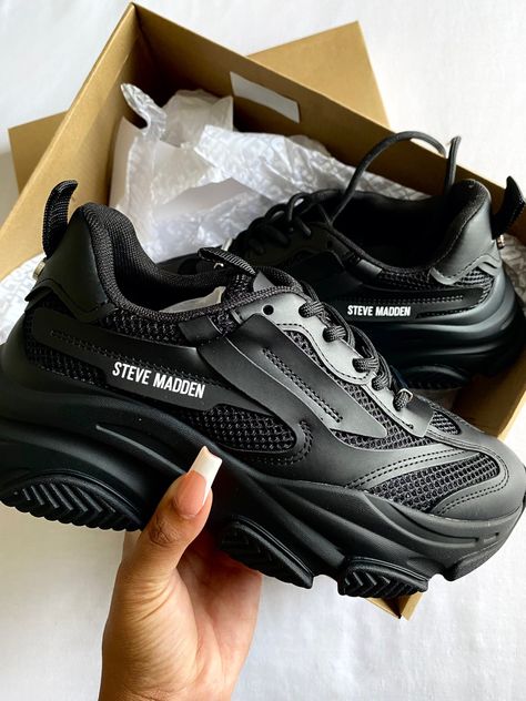 Trendy Sneakers For Women, Steve Madden Sneakers Outfit, Snicker Shoes, Black Nike Sneakers, Sneakers Outfit Casual, Pretty Sneakers, Trendy Shoes Sneakers, Steve Madden Sneakers, Pretty Shoes Sneakers