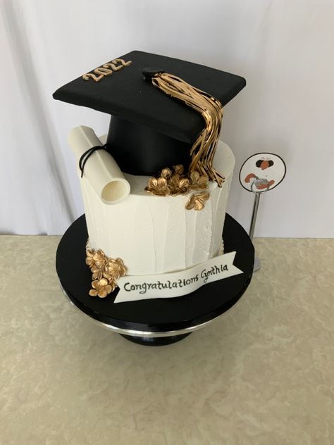 Graduation Cake Aesthetic, Fancy Treats, Graduation Cake Designs, Grad Cake, Graduation Party Cake, Mode Kimono, Graduation Cake, Pretty Birthday Cakes, Graduation Cakes