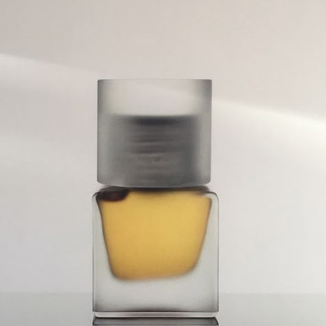 Ricardo Ferrol on Instagram: "Inspiring JIL SANDER seen in Frankfurt ❤️#jilsander" Fragrance Packaging, Perfume Bottle Design, Cosmetic Packaging Design, Glass Packaging, Object Photography, Fragrance Bottle, Perfume Packaging, Skincare Packaging, Perfume Design