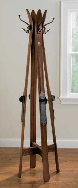 Ski Coat Rack, Vintage Skis, Old Skis, Diy Coat Rack, Diy Muebles Ideas, Tree Coat Rack, Pelan Rumah, Diy Coat, Coat Tree