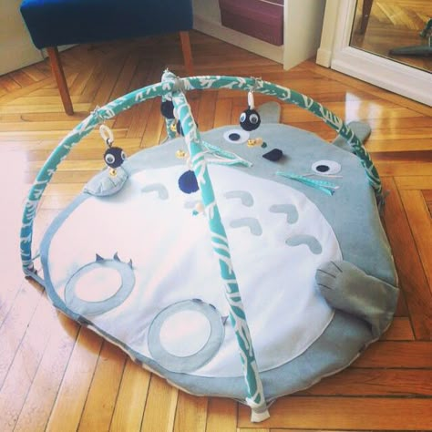 Homemade Totoro Play Mat by My lovely half @oliviag ! Ghibli Themed Nursery, My Neighbor Totoro Nursery, Totoro Nursery Ideas, Studio Ghibli Nursery Ideas, Miyazaki Nursery, Studio Ghibli Baby Room, Studio Ghibli Baby Shower Ideas, Studio Ghibli Nursery, Ghibli Nursery