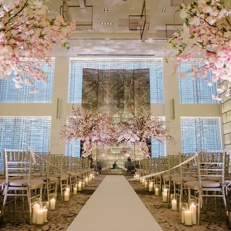 17 Distinctly New York Wedding Venues Events Aesthetic, City Wedding Venues, New York Wedding Venues, Castle Wedding Venue, Aesthetic Wedding, Luxury Wedding Venues, Wedding Dress Pictures, Ny Wedding, Castle Wedding