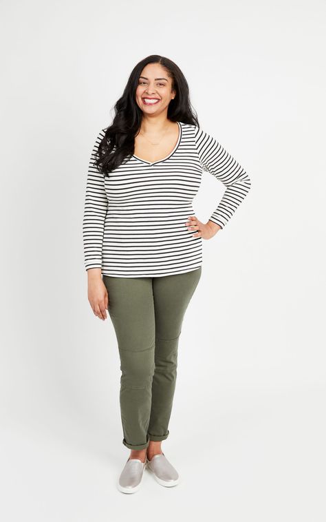 The Concord T-shirt has a fresh look! Doesn't Syreeta look fabulous in this striped Concord?  The Concord T-Shirt is a fully customizable knit tee that’s designed for curves in sizes 12 - 28 and cup sizes C - H. Knit Shirt Pattern, Turner Dress, Wardrobe Building, T Shirt Sewing Pattern, Plus Size Sewing Patterns, Shirt Sewing, Floral Skirts, Plus Size Sewing, Modern Sewing Patterns