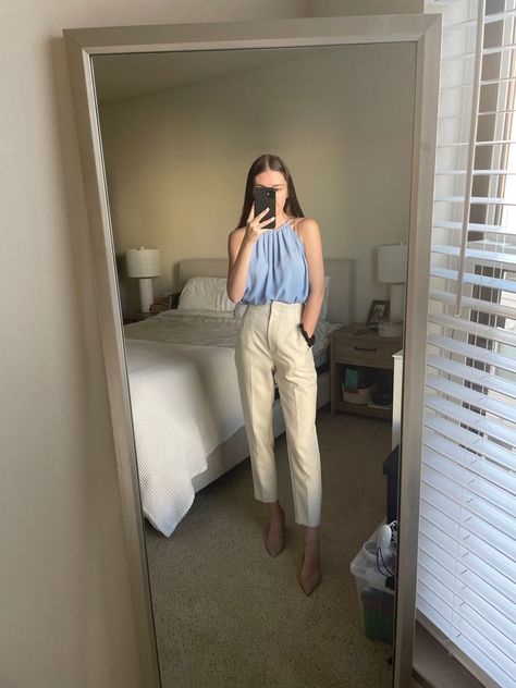 Cream Office Pants Outfit, Cream Zara Trousers Outfit, Beige Heels Outfit Work, Beige Pants Office Outfit, Zara Dress Pants Outfit, Cream Slacks Outfit, Beige Work Pants Outfit, Beige Slacks Outfit, Zara High Waisted Pants Outfit