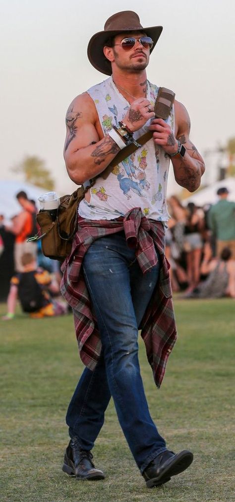 Cochella Outfits Men, Coachella Men Outfit, Glastonbury Fashion, Coachella Outfit Men, Coachella Fits, Cochella Outfits, Coachella Looks, Festival Outfits Men, Coachella Music Festival