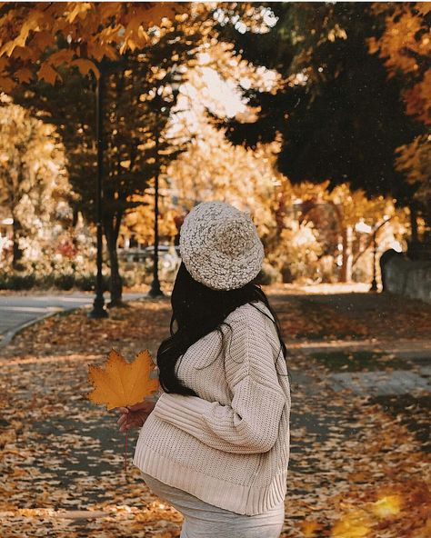 Fall Pregnancy Photoshoot, Outfit Ideas Maternity, Pregnancy Outfit Ideas, Pregnancy Fashion Fall, Fall Maternity Photos, Fall Pregnancy, Maternity Photography Poses Outdoors, Pregnancy Outfit, Lauren Mcbride