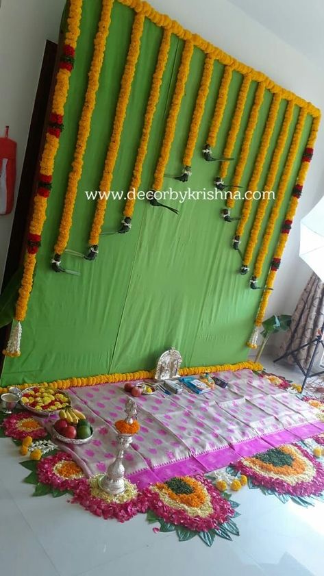 Annaprasana Decoration Ideas, Annaprasana Decoration Ideas At Home, Indian Baby Shower Decorations, Leaf Decor Wedding, Small Wedding Decor, Indian Baby Showers, Simple Stage Decorations, Home Flower Decor, Janmashtami Decoration