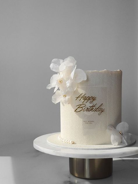 Boujie Birthday Cake, Wafer Cake Decoration, Tårta Design, Rodjendanske Torte, Modern Birthday Cakes, Birthday Cakes For Her, Wafer Paper Cake, Elegant Birthday Cakes, Simple Cake Designs