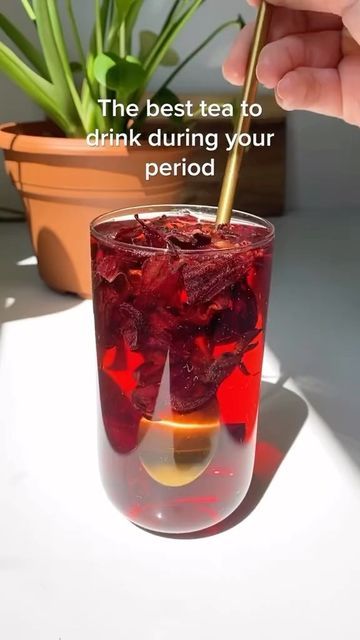 Resep Juice, Period Pain Relief, Refreshing Drinks Recipes, Healthy Drinks Smoothies, Healthy Juice Recipes, Smoothie Diet Plans, Period Pain, Hibiscus Tea, Healthy Drinks Recipes