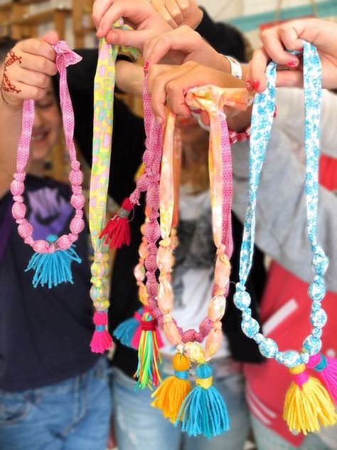 Fabric Covered Bead Necklace Extra Long Necklace, Easy Handmade Gifts, Kid Friendly Crafts, Diy Simple, Beaded Necklace Diy, Fabric Necklace, Necklace Diy, Kids Necklace, Fabric Beads