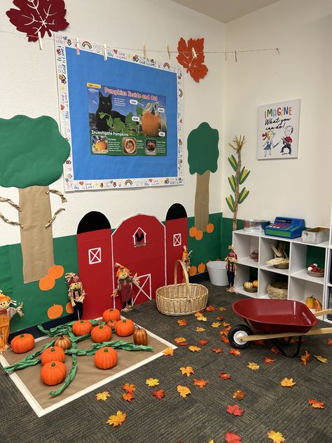 Dramatic Play Toddlers, Dramatic Play Centers Preschool, Provocation Ideas, Preschool Pumpkin, Autumn Preschool Theme, Farm Activities Preschool, Dramatic Play Themes, Farm Preschool, Dramatic Play Preschool