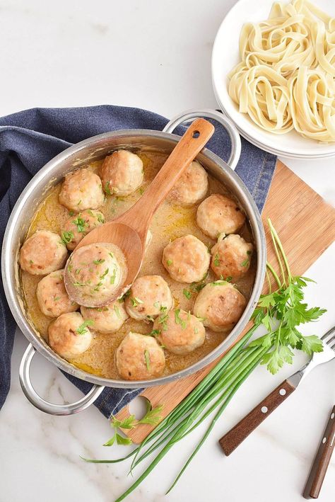 Delicious and Healthy Recipes that Easy to Cook Meatballs In Cream Sauce, Russian Meatballs, Russian Chicken, Canned Tomato Juice, Smoked Pork Shoulder, How To Cook Meatballs, Spicy Soup, Sour Soup, Savory Soups