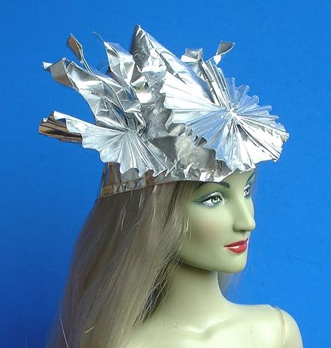 The most stylish tin foil hat ever! Foil Hat, Alien Hat, Tin Foil Hat, No Clothes, Easter Hats, Gibson Guitar, At The Mall, Rug Wall, Tin Foil