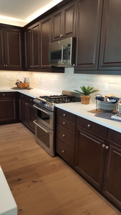 Dark Brown Kitchen Cabinets Backsplash, Dark Cabinets With Light Granite Kitchen, Kitchen With Espresso Cabinets, Chocolate Kitchen, Backsplash Ideas For Dark Cabinets, Dark Brown Cabinet Backsplash, Espresso Kitchen Cabinets Color Schemes, Dark Cabinets Kitchen, Kitchen Aesthetic Brown Cabinets