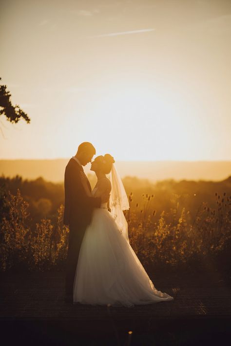 Sunset Bridal Photos, Farm Wedding Poses, Sunset Wedding Photography, Farm Wedding Picture Ideas, Wedding Photography Sunset, Wedding Field Photography, Sunset Wedding Photos Golden Hour, Autumn Wedding Photoshoot, Wedding Photos Farm