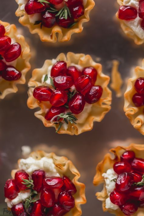 Pomegranate Goat Cheese, Cold Apps, Easy Holiday Party Appetizers, Goat Cheese Bites, Easy Entrees, Phyllo Shells, Holiday Party Appetizers, Hors Doeuvres, Thanksgiving Appetizer